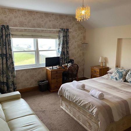 The Duke Of Edinburgh Inn Newgale Exterior photo